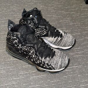 Nike Men’s LeBron 17 Black White